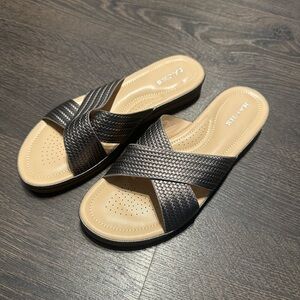 Women’s Orthopedic Sandal, new, size 8.5